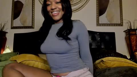 Snapshot of nicolesolace chatting on December 9, 2:02 am Nicole online show from December 9, 2:02 am