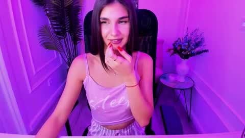 nicolewerti online show from September 10, 6:03 am