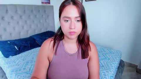 Snapshot of nicolewind_ chatting on February 10, 7:07 pm ELIZABETH online show from February 10, 7:07 pm
