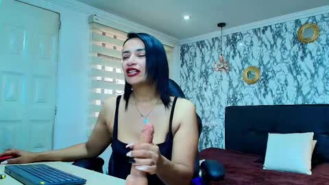 Snapshot of nicoljaramillo618307 chatting on February 15, 7:50 pm NICOL-JARAMILLO online show from February 15, 7:50 pm
