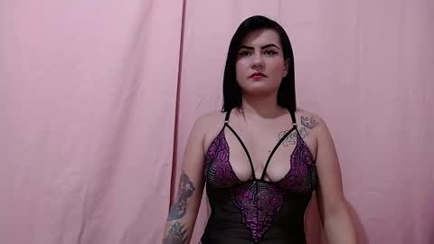 nicolle gomes online show from November 3, 1:17 am