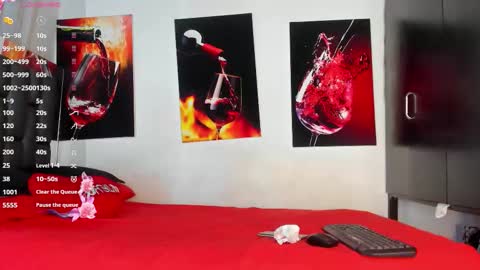 nicolle_hanks1 online show from September 30, 1:38 am