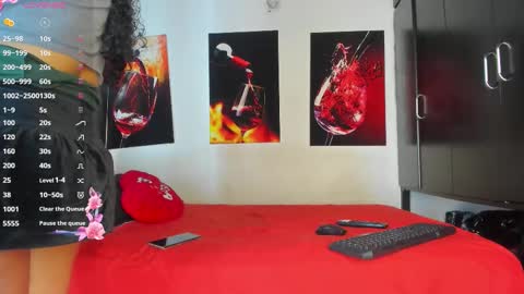 nicolle_hanks1 online show from January 14, 2:19 am