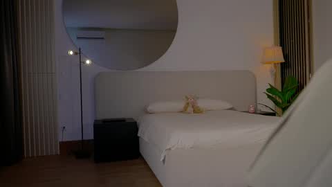  NEW instagram nicollemitchelle online show from April 15, 5:05 pm