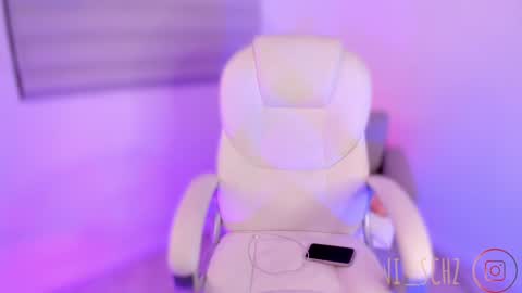 Snapshot of nicolle_sanchezz chatting on February 3, 12:04 am online show from February 3, 12:04 am
