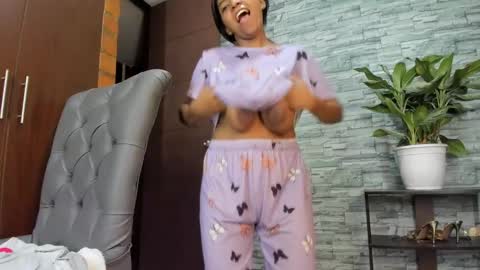 Snapshot of nicollesofia3 chatting on February 8, 3:52 am nicollesofia3 online show from February 8, 3:52 am