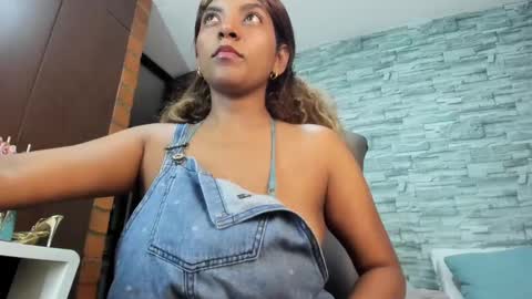 Snapshot of nicollesofia3 chatting on February 24, 3:33 am nicollesofia3 online show from February 24, 3:33 am