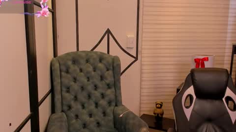 NicolRoss online show from November 22, 8:29 pm