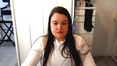 Holly online show from February 24, 8:28 am