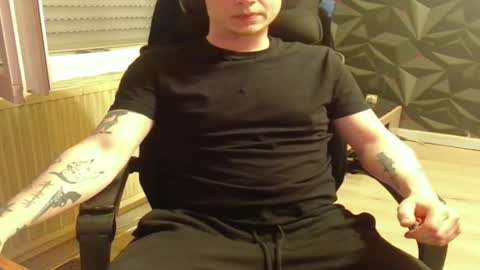 niglo620 online show from April 18, 6:10 pm