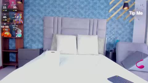 NiiaMoore online show from December 3, 8:42 pm