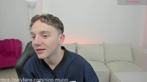 Snapshot of niico_18 chatting on December 11, 12:54 am Nicolas Mucci online show from December 11, 12:54 am