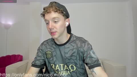 Snapshot of niico_18 chatting on December 31, 10:26 am Nicolas Mucci online show from December 31, 10:26 am