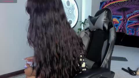 nika_delacroix online show from October 3, 9:01 pm