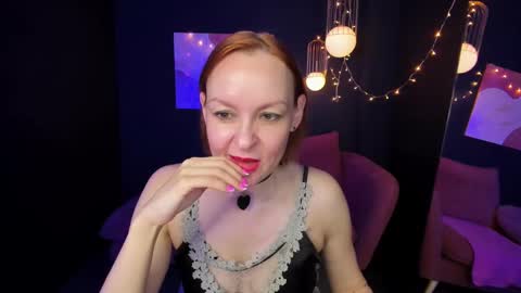 Snapshot of nika_gentle chatting on February 9, 8:32 am Nika online show from February 9, 8:32 am