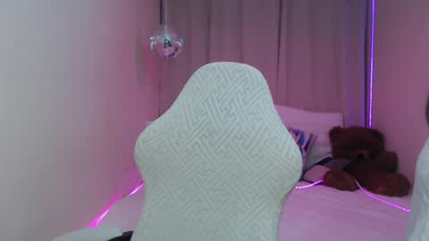 nikastarkk online show from May 17, 6:39 pm