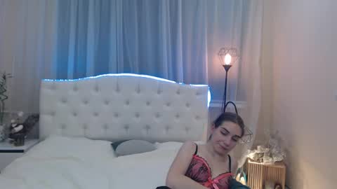 nikastarkk online show from February 7, 11:45 pm