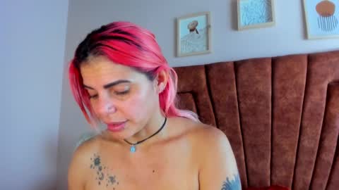 niki online show from February 10, 10:42 am
