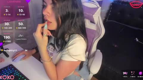 Snapshot of niki_sweet06 chatting on December 13, 1:55 pm niki_sweet06 online show from December 13, 1:55 pm