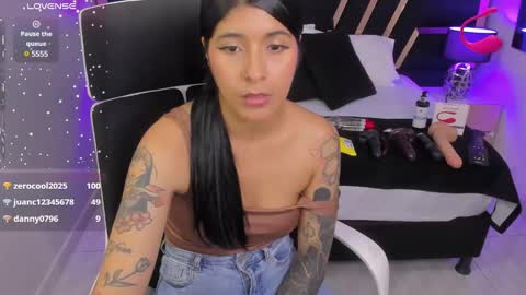 Snapshot of nikibryce_ chatting on March 7, 4:33 pm Niki online show from March 7, 4:33 pm