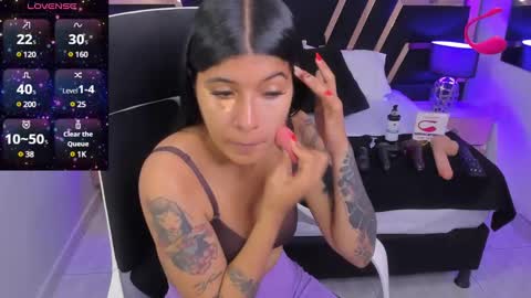 Snapshot of nikibryce_ chatting on March 1, 1:07 pm Niki online show from March 1, 1:07 pm