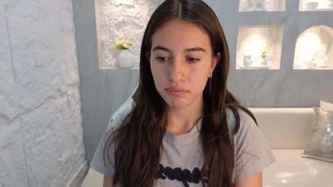 Snapshot of nikka_tx chatting on October 24, 4:24 am Online 2200 to 600 online show from October 24, 4:24 am