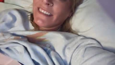 nikki32313 online show from October 23, 9:15 pm