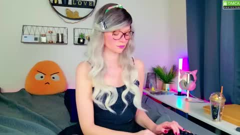 Snapshot of nikki_goldberg chatting on January 22, 8:38 pm Kitty Chatte online show from January 22, 8:38 pm