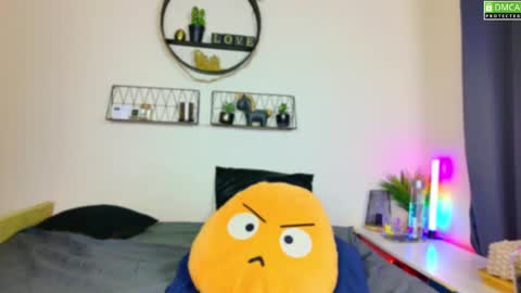 Snapshot of nikki_goldberg chatting on December 3, 8:33 pm Kitty Chatte online show from December 3, 8:33 pm