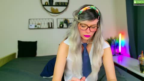 Snapshot of nikki_goldberg chatting on December 6, 8:45 pm Kitty Chatte online show from December 6, 8:45 pm