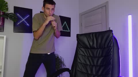 nikki online show from March 10, 3:09 pm