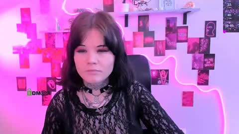 nikki_kiss_ online show from May 3, 8:53 am