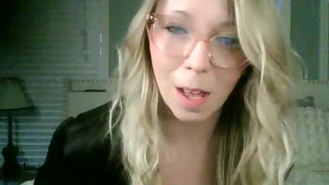 nikkib653466 online show from February 3, 11:30 pm