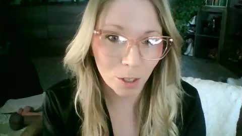 nikkib653466 online show from February 9, 6:00 pm