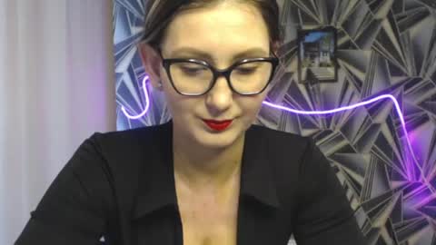 nikkikiss___ online show from May 26, 1:34 am