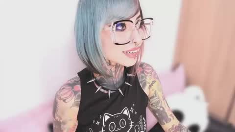 Nikki Ramone   online show from October 6, 10:16 pm