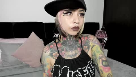 Nikki Ramone   online show from January 31, 8:54 am