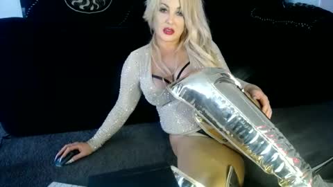 Niquita Sparkles online show from December 2, 3:49 am