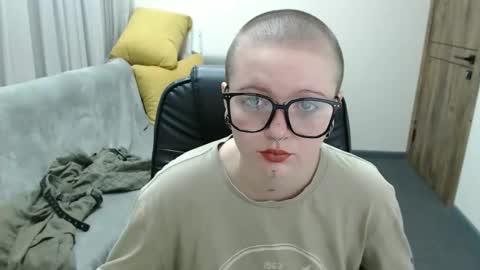 nikkysnow online show from September 15, 8:38 am