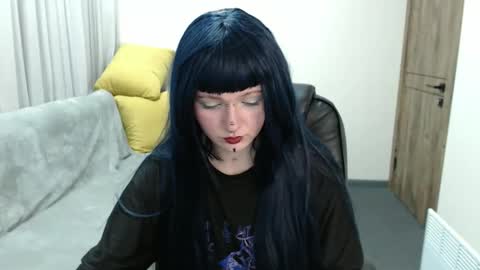 nikkysnow online show from November 4, 9:21 am