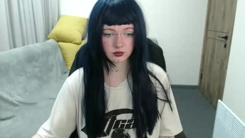 nikkysnow online show from October 31, 9:10 am