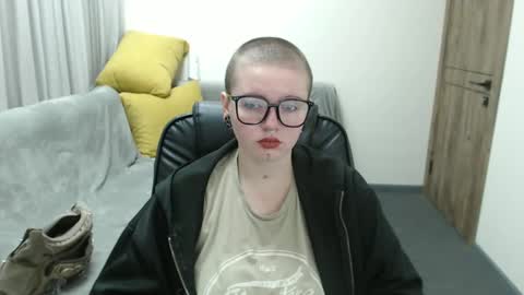 nikkysnow online show from September 22, 8:29 am