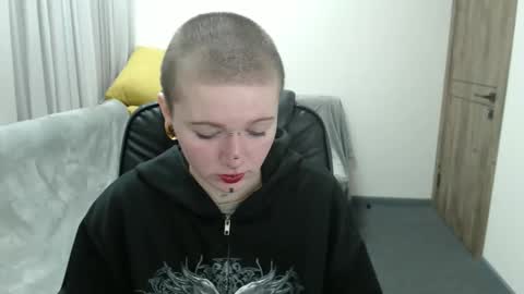 nikkysnow online show from September 27, 8:12 am