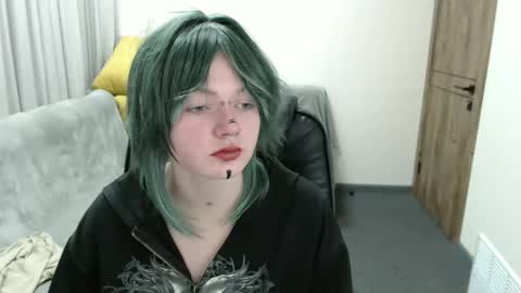 nikkysnow online show from October 17, 8:18 am