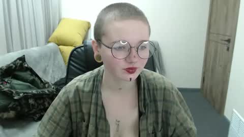 nikkysnow online show from October 1, 8:13 am