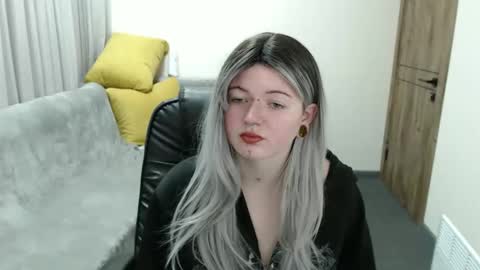 nikkysnow online show from October 18, 8:29 am