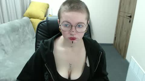 nikkysnow online show from October 10, 8:31 am