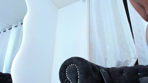 niklause_froid online show from February 22, 6:30 pm