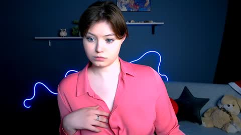 Snapshot of nikol_kitt chatting on February 8, 8:21 pm Little Niko Help me reach my goals online show from February 8, 8:21 pm