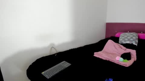 Nikole online show from October 7, 5:25 am